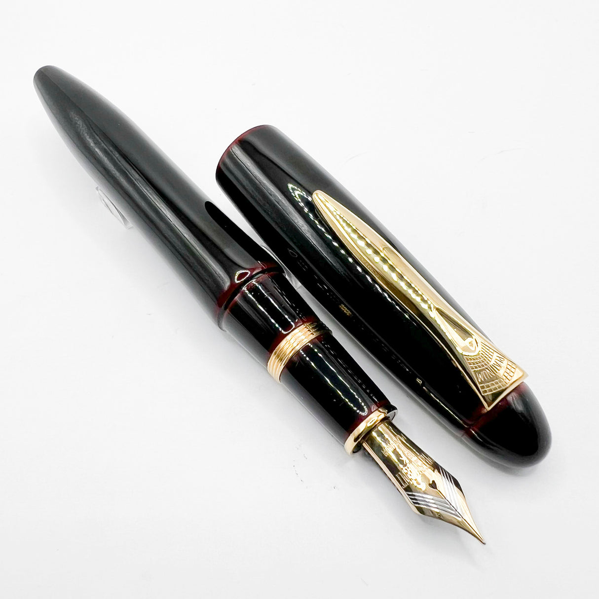 Platinum Izumo Urushi Akatame (Red) Oversized Fountain Pen - Medium 18 Kt Gold Nib