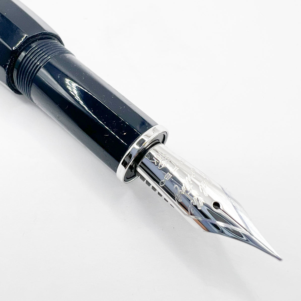 Scribo  (Bologna) "Feel" Navy Blue Faceted Fountain Pen  -   Fine 18Kt Gold Nib