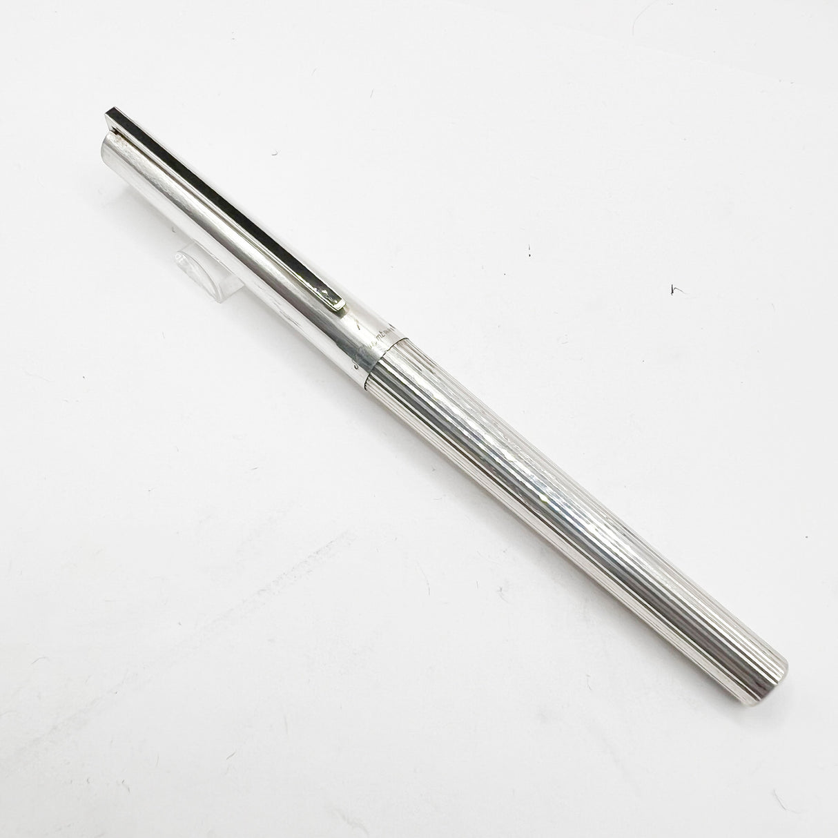S.T. Dupont Sterling Silver - Smooth Cap/Fluted Barrel Classic Fountain Pen- Fine 18kt Gold Nib