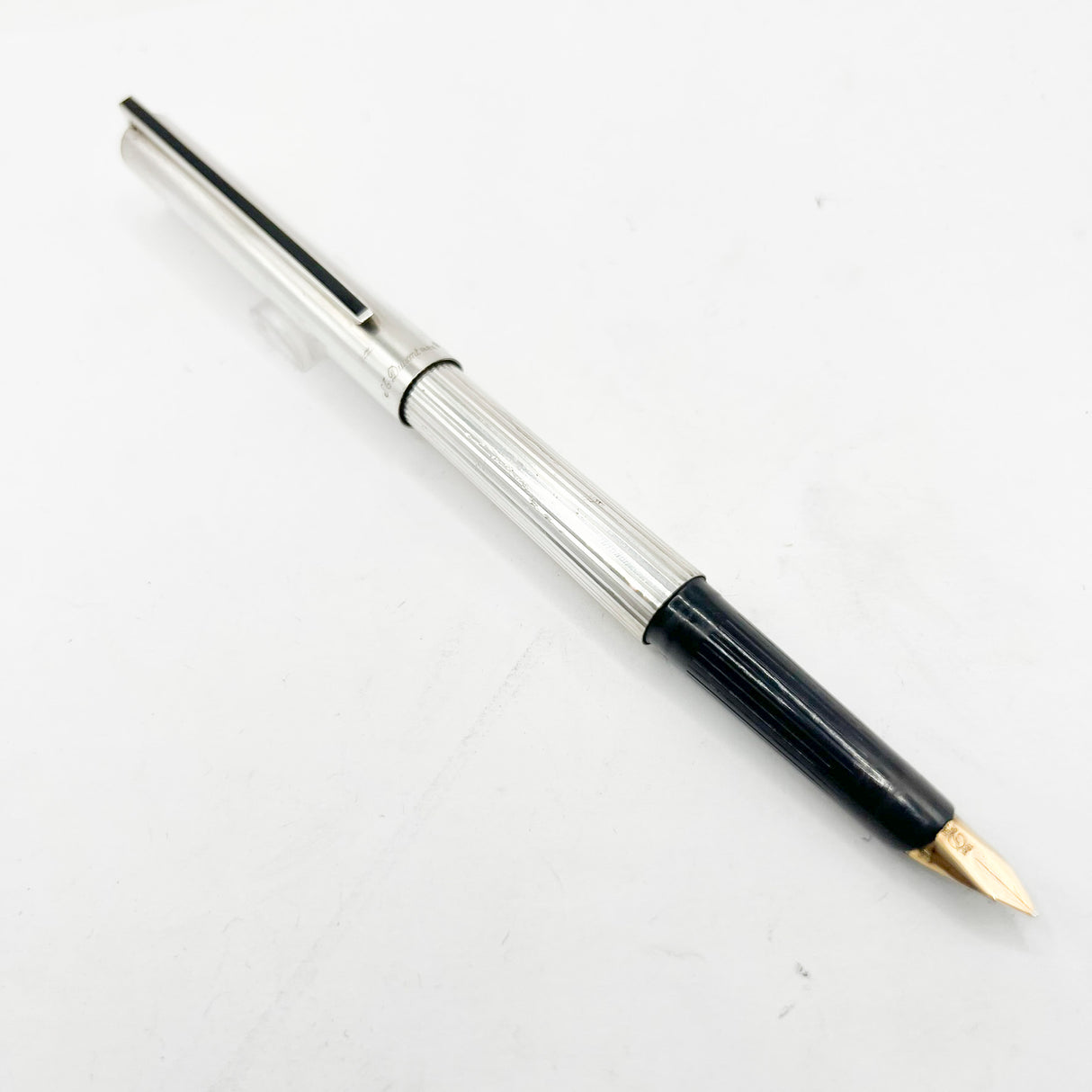 S.T. Dupont Sterling Silver - Smooth Cap/Fluted Barrel Classic Fountain Pen- Fine 18kt Gold Nib