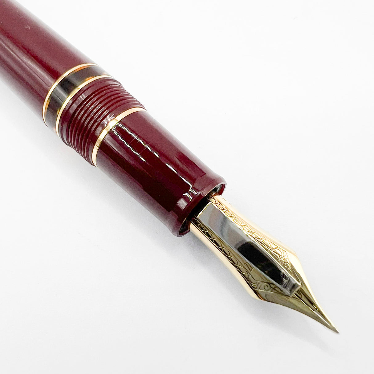 Sailor Maroon Pro Gear Realo Fountain Pen - Medium 21kt Gold EMPEROR Nib !!!!