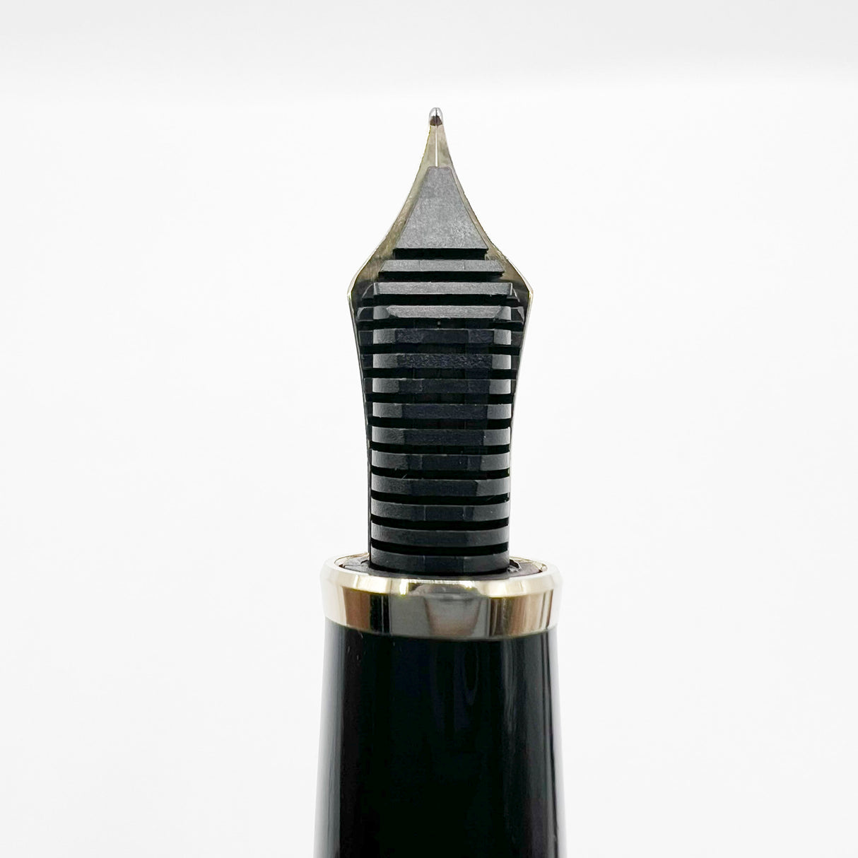 Sailor Imperial Magellan Style Limited Edition Fountain Pen for Levengers - Medium/Fine 14kt Gold EMPEROR Nib !!!!