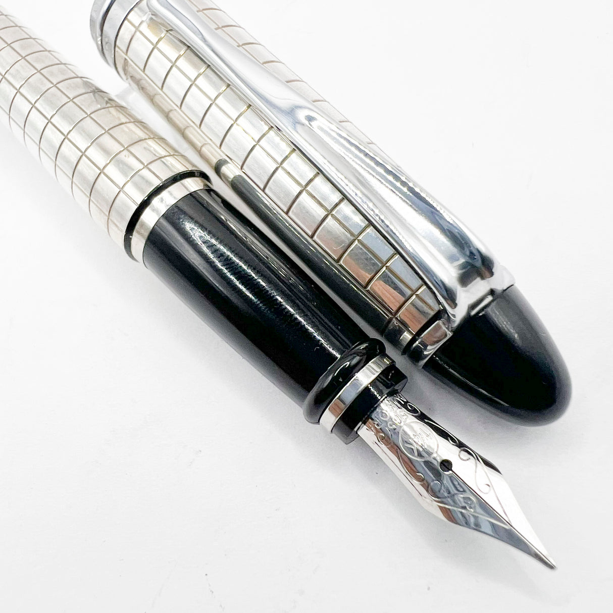 Aurora Sterling Silver Quadra Fountain Pen  - Fine 14kt Gold Nib