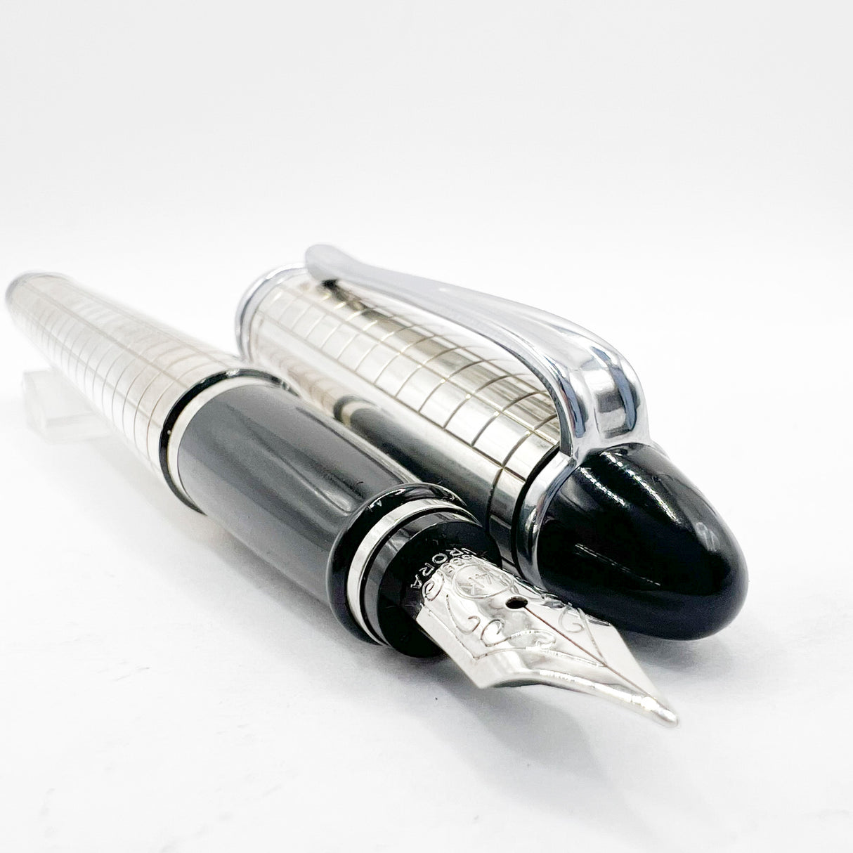 Aurora Sterling Silver Quadra Fountain Pen  - Fine 14kt Gold Nib