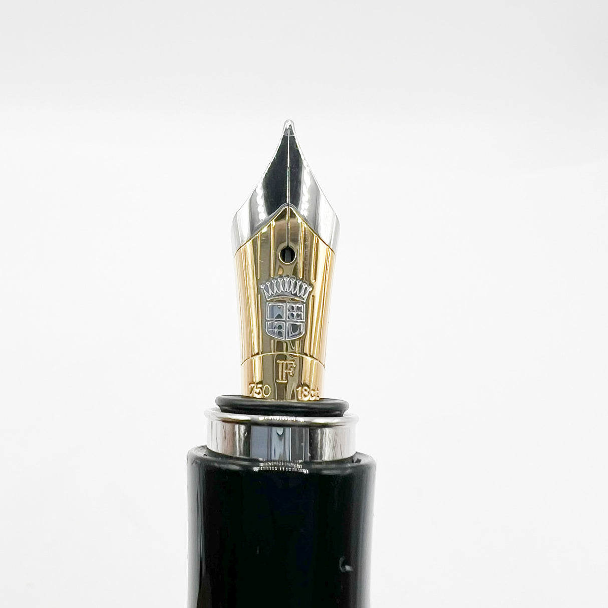 Graf von Faber Castell Smooth Black Intuition Fountain Pen  - Fine 18kt Gold Nib
