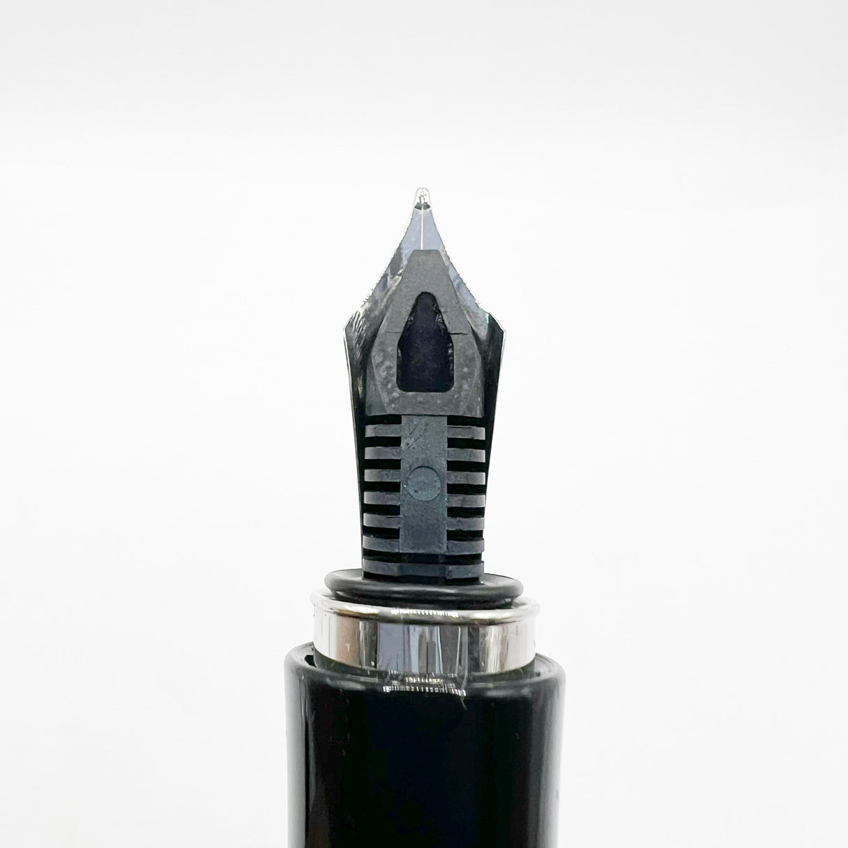 Graf von Faber Castell Smooth Black Intuition Fountain Pen  - Fine 18kt Gold Nib