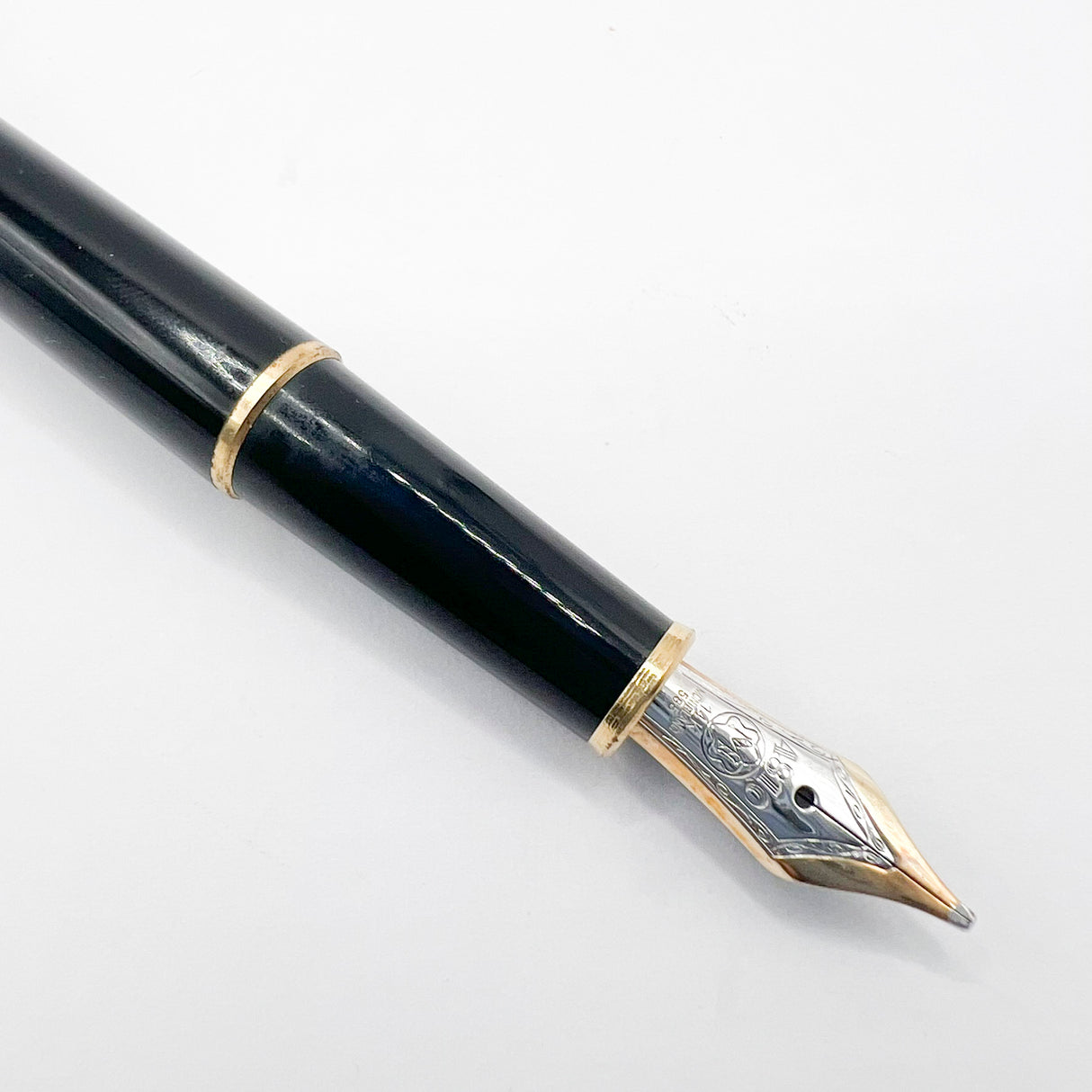 Montblanc Classique #144 Black Resin Fountain Pen  - Broad  14kt Gold Nib