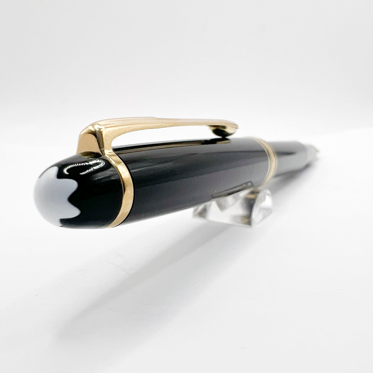 Montblanc Classique #144 Black Resin Fountain Pen  - Broad  14kt Gold Nib