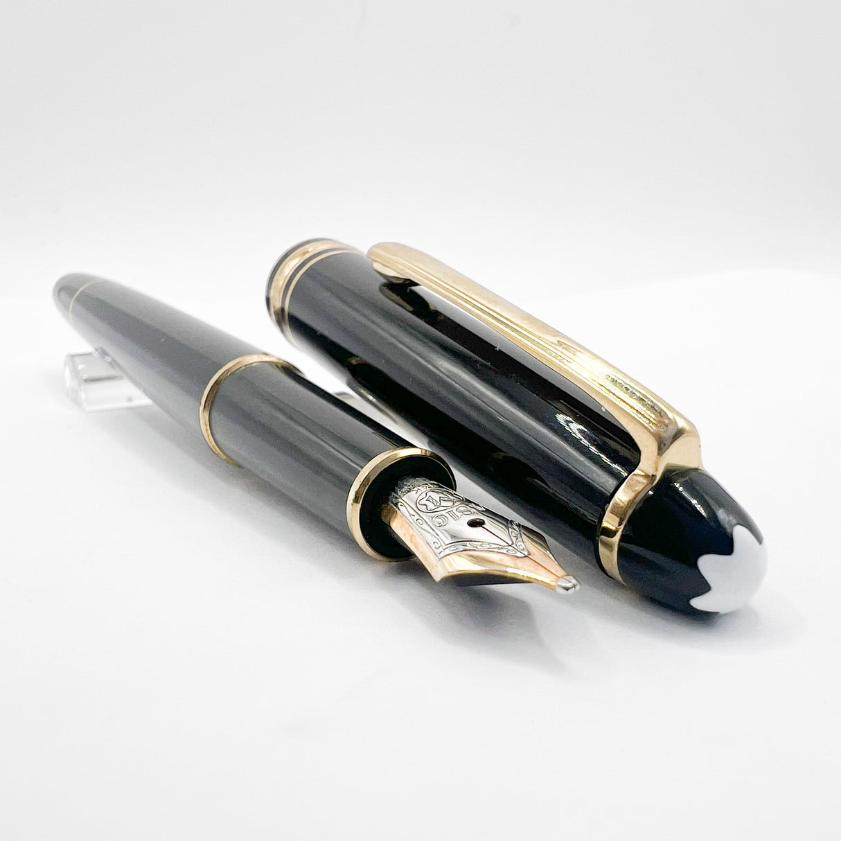Montblanc Classique #144 Black Resin Fountain Pen  - Broad  14kt Gold Nib