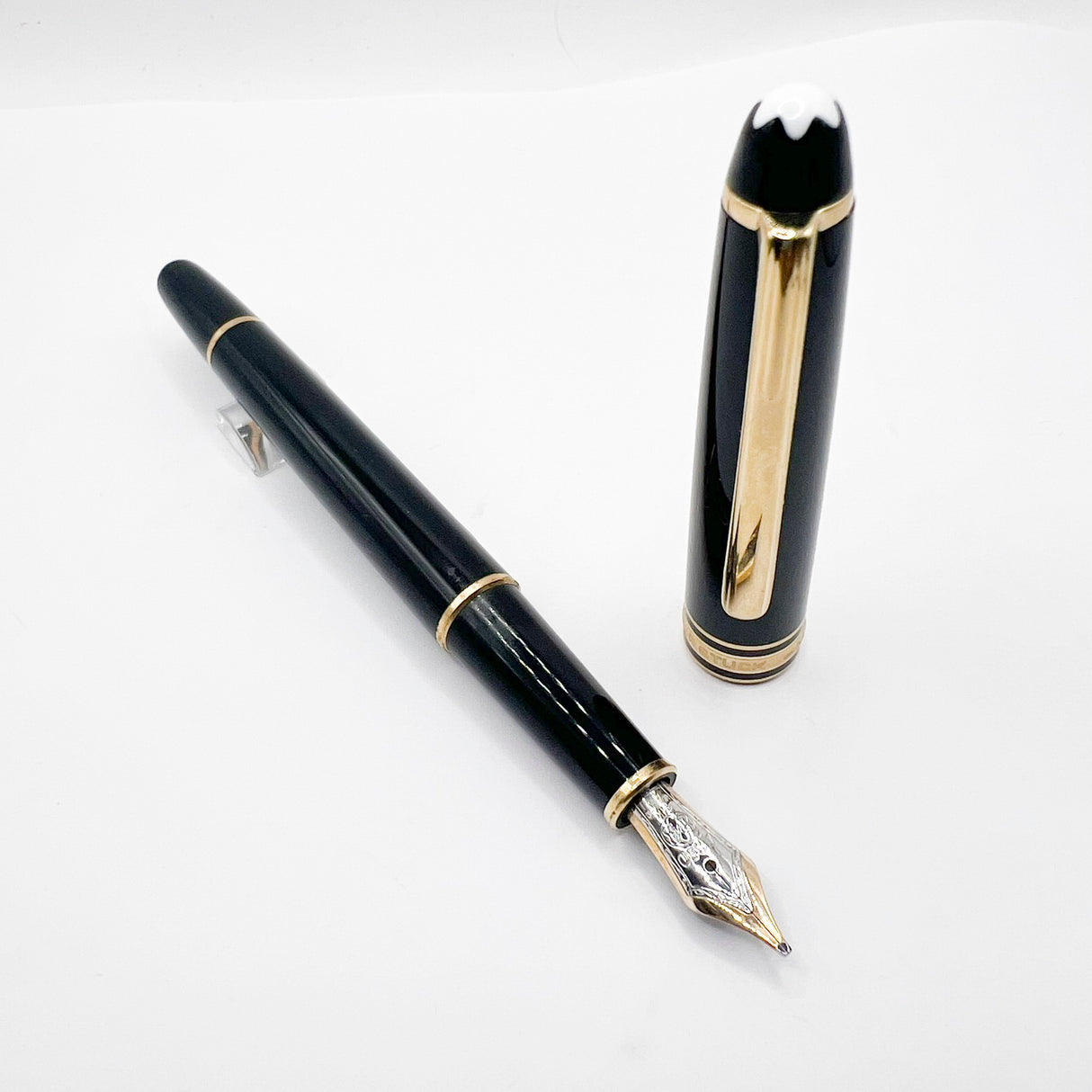 Montblanc Classique #144 Black Resin Fountain Pen  - Broad  14kt Gold Nib