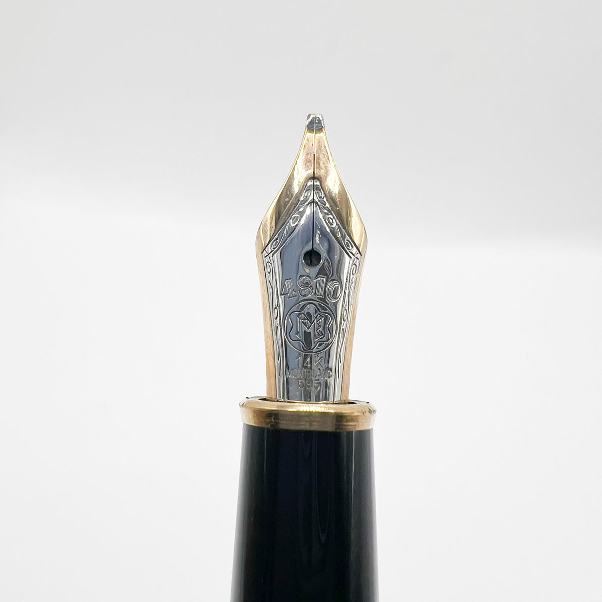 Montblanc Classique #144 Black Resin Fountain Pen  - Broad  14kt Gold Nib