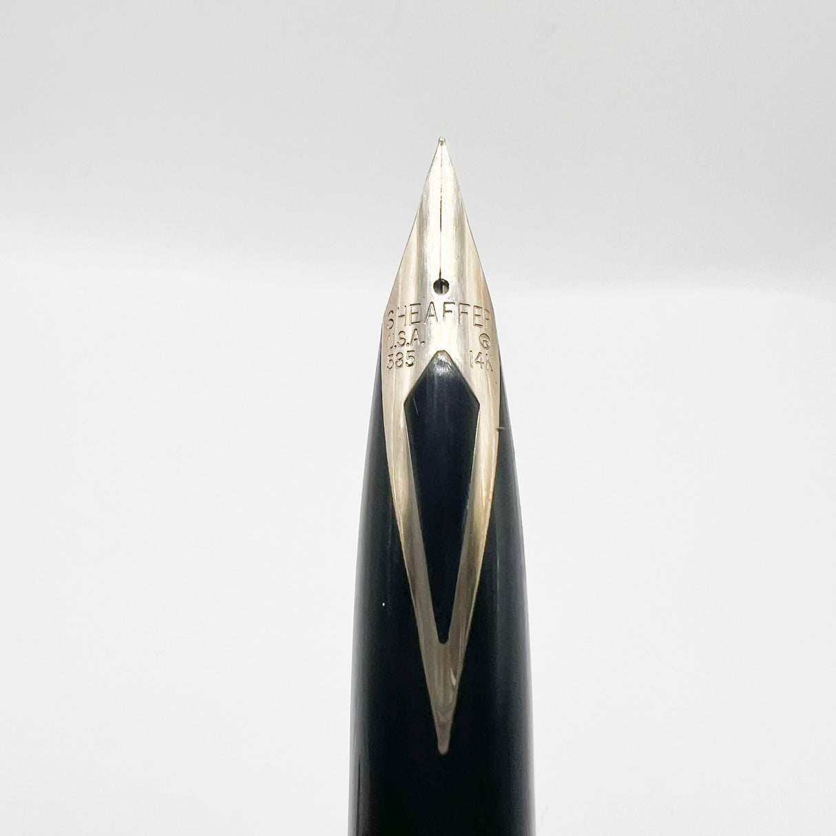 Sheaffer Full Size Targa Red Lacque Fountain Pen - Medium 14kt Gold Nib