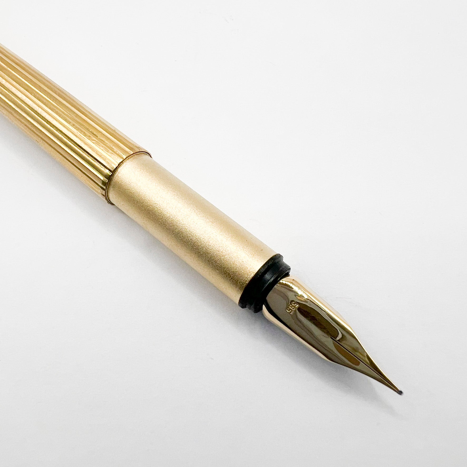 Montblanc Noblesse Gold-Plated Etched Vertical Lines Fountain Pen
