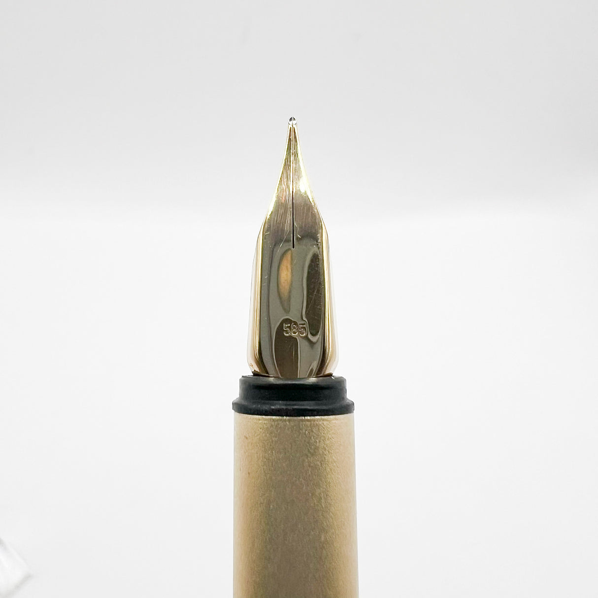 Montblanc Noblesse Gold-Plated Etched Vertical Lines Fountain Pen  - Fine 14kt Gold Nib