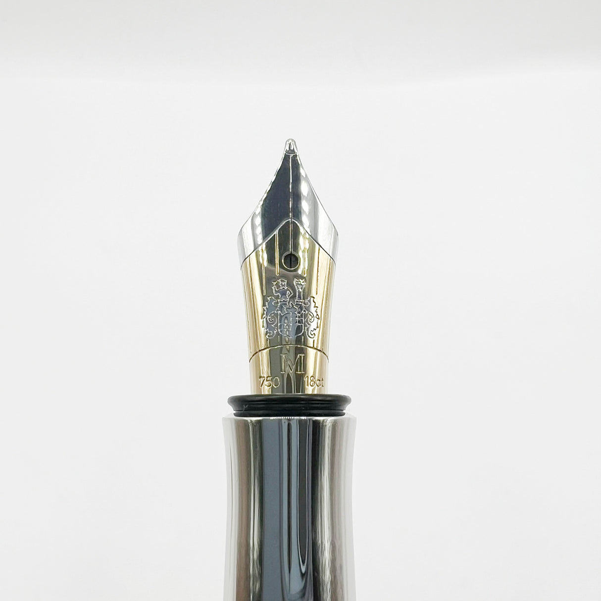 Graf von Faber Castell Grenadilla Wood Classic Fountain Pen - Medium 18kt Gold Nib