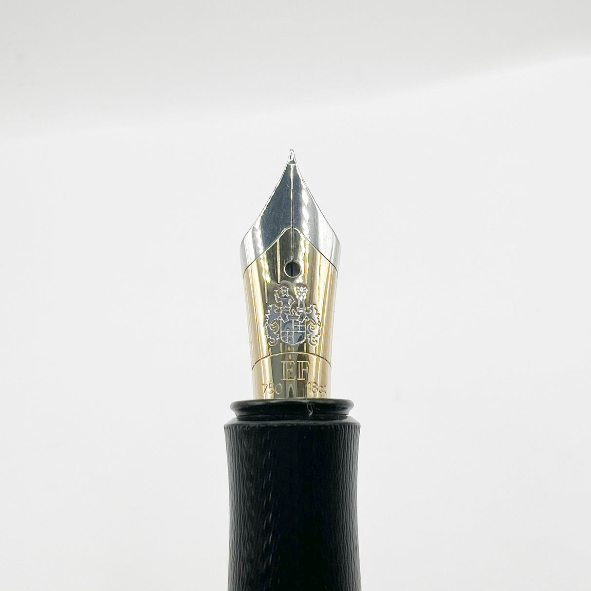 Graf von Faber Castell Platinum-Plated Classic Fountain Pen - Extra Fine 18kt Gold Nib