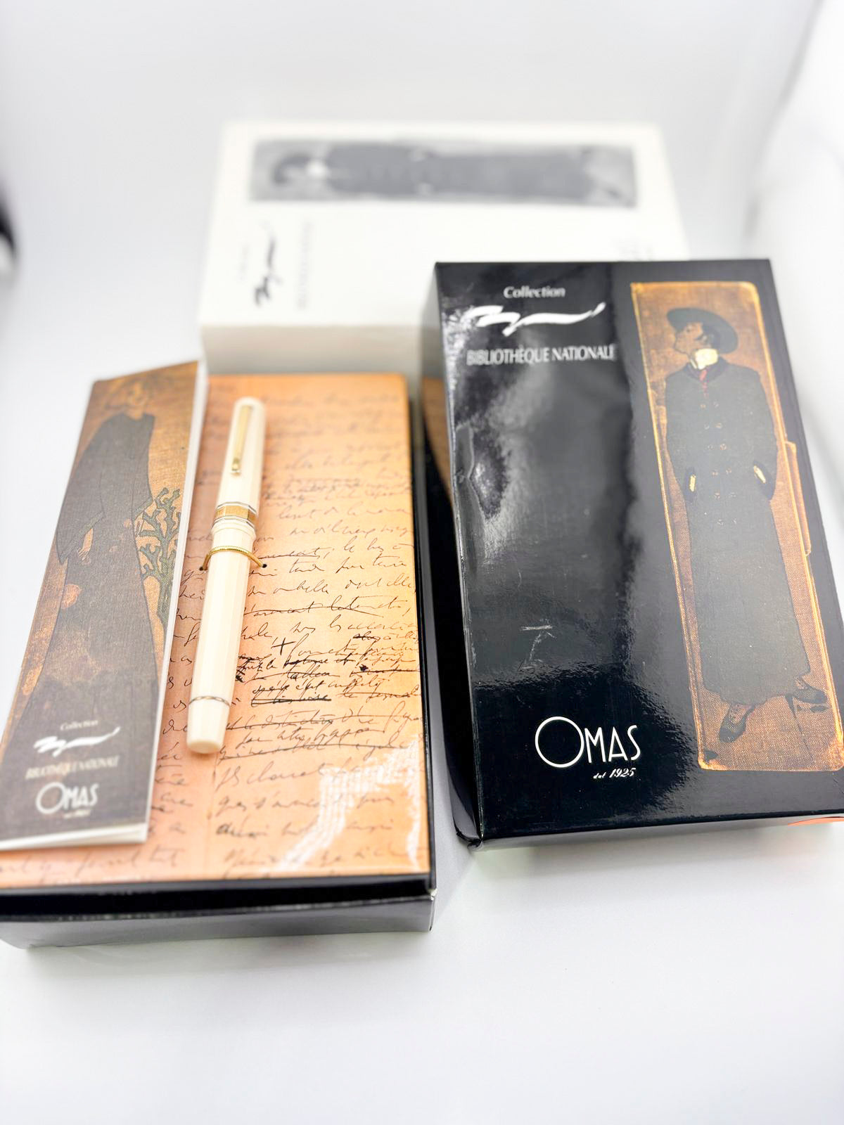 OMAS Ivory Vegetal Resin Bibliotheque Nazionale Fountain Pen - Medium 18kt Gold Nib