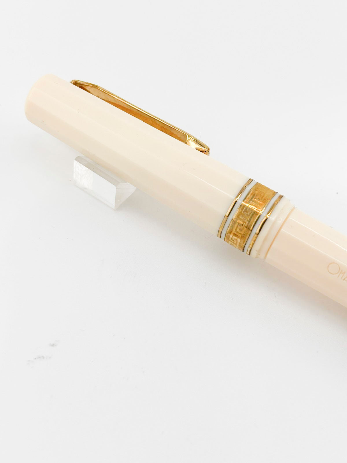 OMAS Ivory Vegetal Resin Bibliotheque Nazionale Fountain Pen - Medium 18kt Gold Nib
