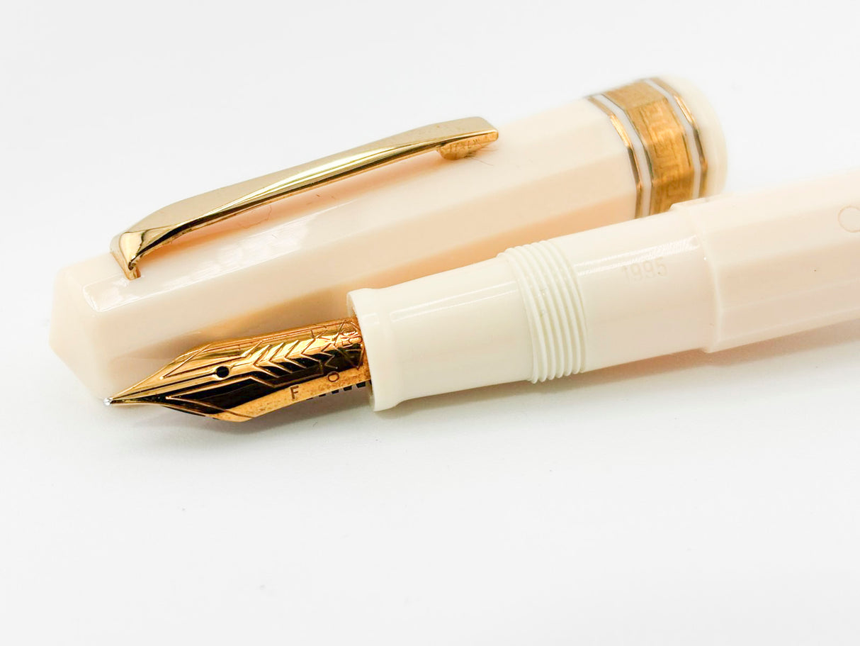 OMAS Ivory Vegetal Resin Bibliotheque Nazionale Fountain Pen - Medium 18kt Gold Nib
