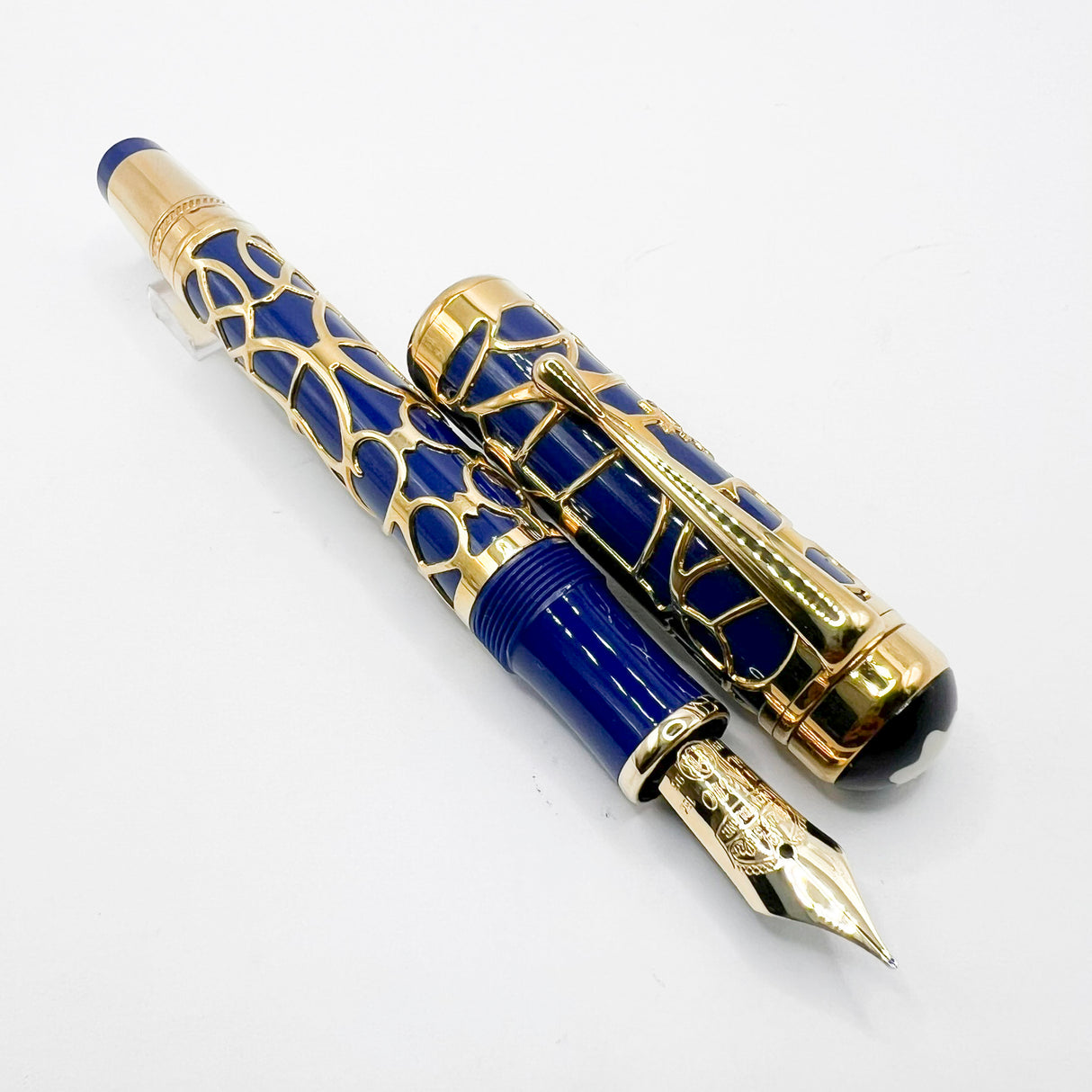 Montblanc Prince Regent 888- 18 Kt SOLID GOLD Overlay - Patron Of The Arts Limited Edition Fountain Pen - Medium 18kt Gold Nib