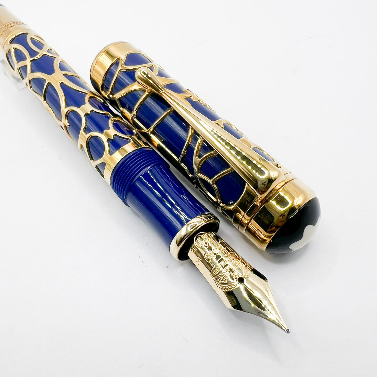 Montblanc Prince Regent 888- 18 Kt SOLID GOLD Overlay - Patron Of The Arts Limited Edition Fountain Pen - Medium 18kt Gold Nib