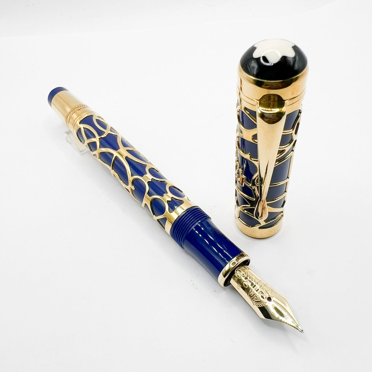 Montblanc Prince Regent 888- 18 Kt SOLID GOLD Overlay - Patron Of The Arts Limited Edition Fountain Pen - Medium 18kt Gold Nib