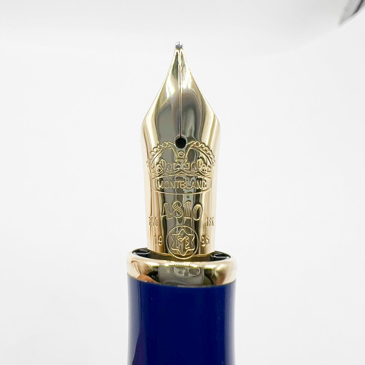 Montblanc Prince Regent 888- 18 Kt SOLID GOLD Overlay - Patron Of The Arts Limited Edition Fountain Pen - Medium 18kt Gold Nib