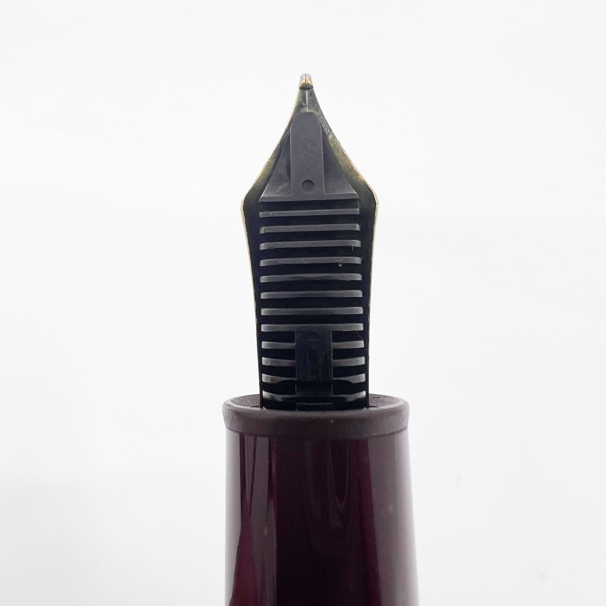 Montblanc Meisterstuck Bordeaux Resin 146 LeGrand Fountain Pen - Fine 14kt Gold Nib