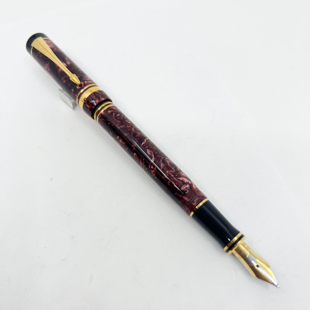Parker Duofold International Maroon Marble Fountain Pen (Circa 1990) - Broad 18kt Gold Nib