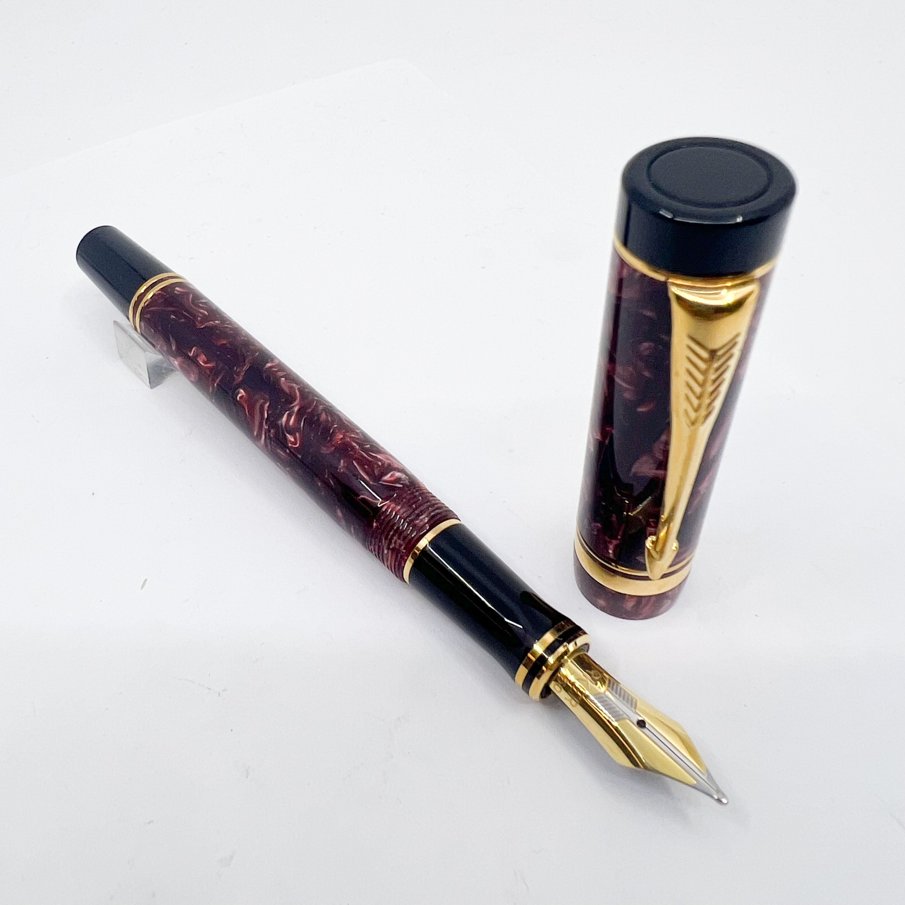 Parker Duofold International Maroon Marble Fountain Pen (Circa