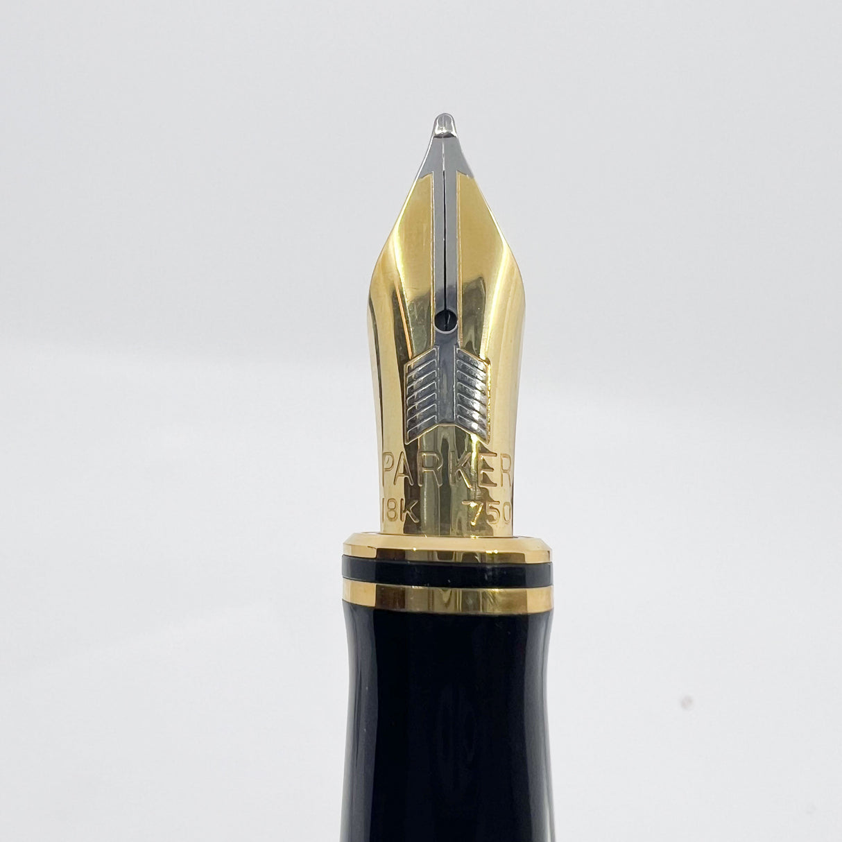 Parker Duofold International Maroon Marble Fountain Pen (Circa 1990) - Broad 18kt Gold Nib