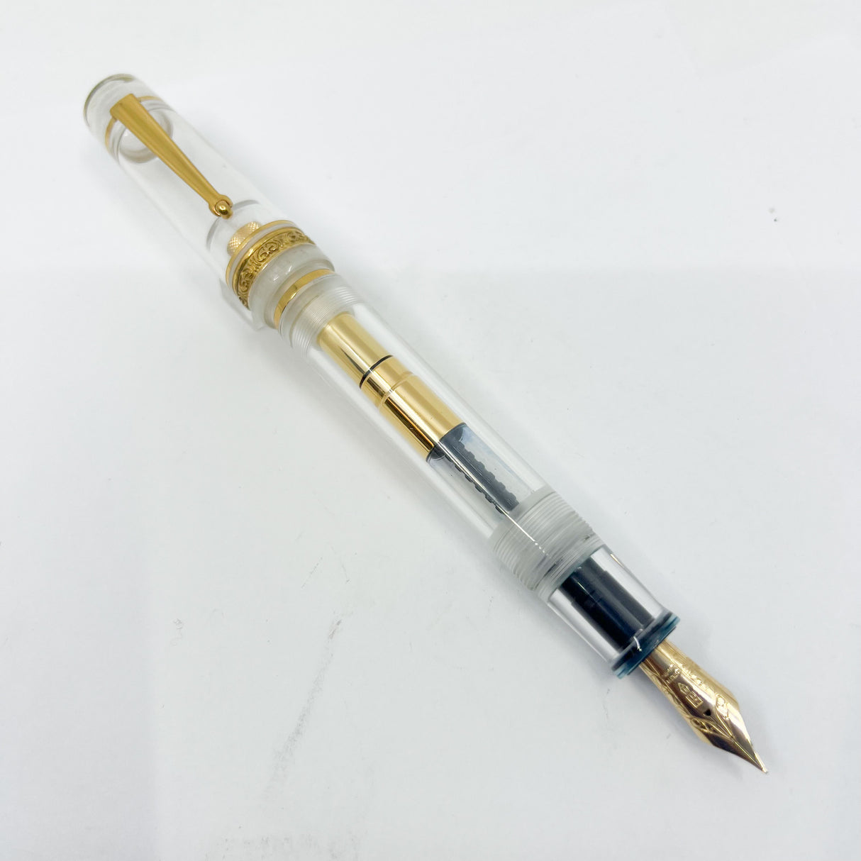 Delta Mid-sized DolceVita Demonstrator Fountain Pen - Fine 14kt Gold Nib
