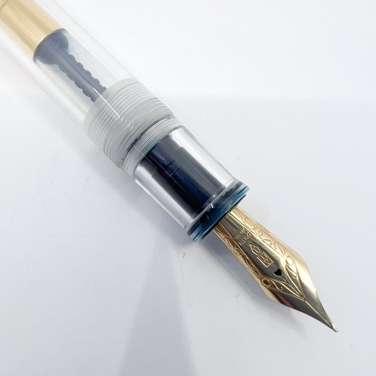 Delta Mid-sized DolceVita Demonstrator Fountain Pen - Fine 14kt Gold Nib