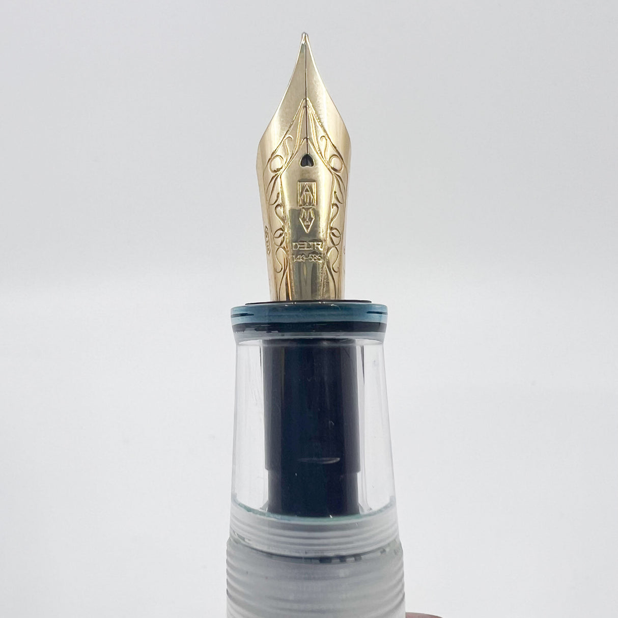 Delta Mid-sized DolceVita Demonstrator Fountain Pen - Fine 14kt Gold Nib