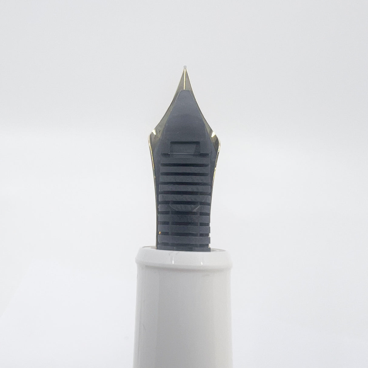 Platinum #3776 Chenonceau White GT Fountain Pen - Fine 14kt Gold Nib
