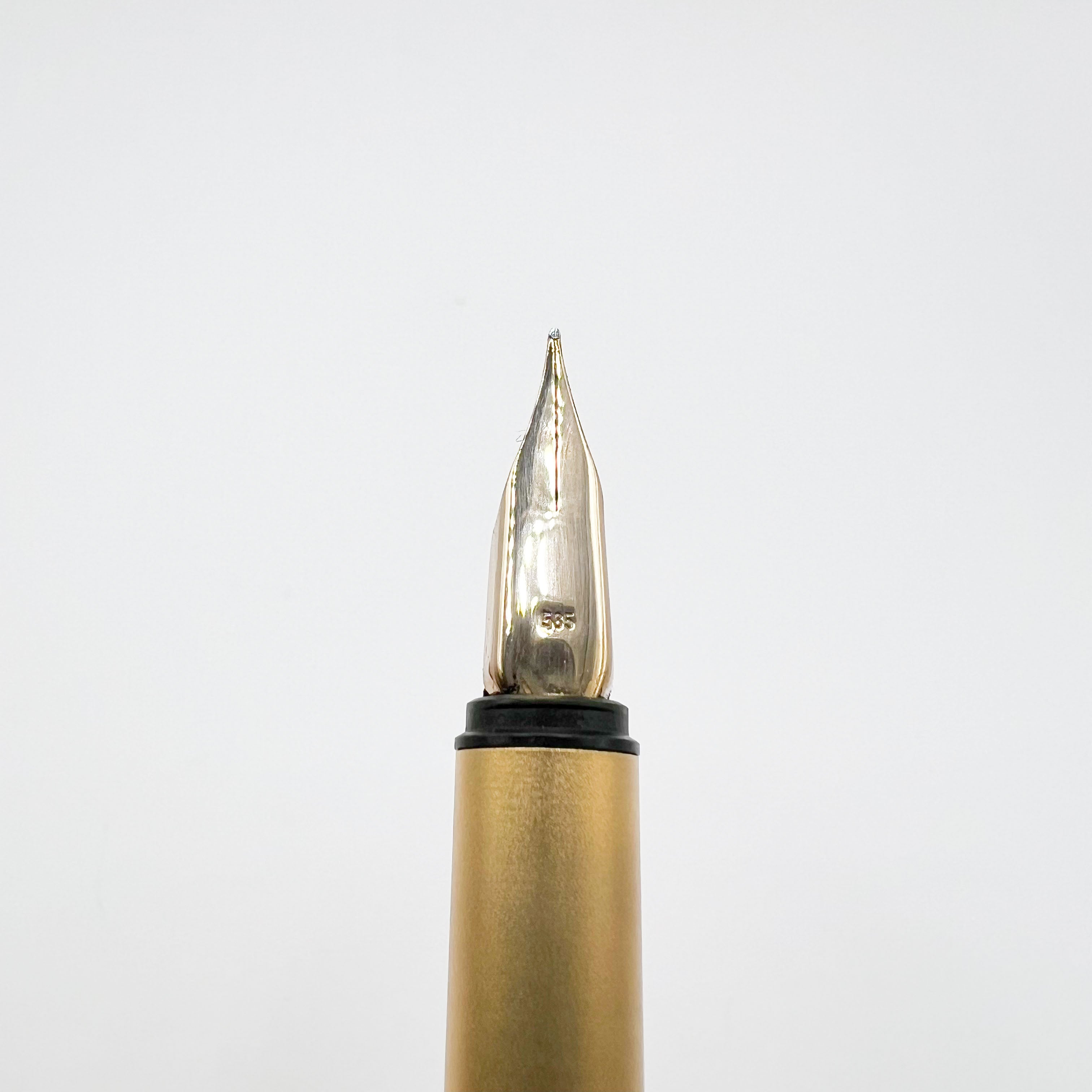 Montblanc Noblesse Gold-Plated Fluted Vertical Lines Fountain Pen
