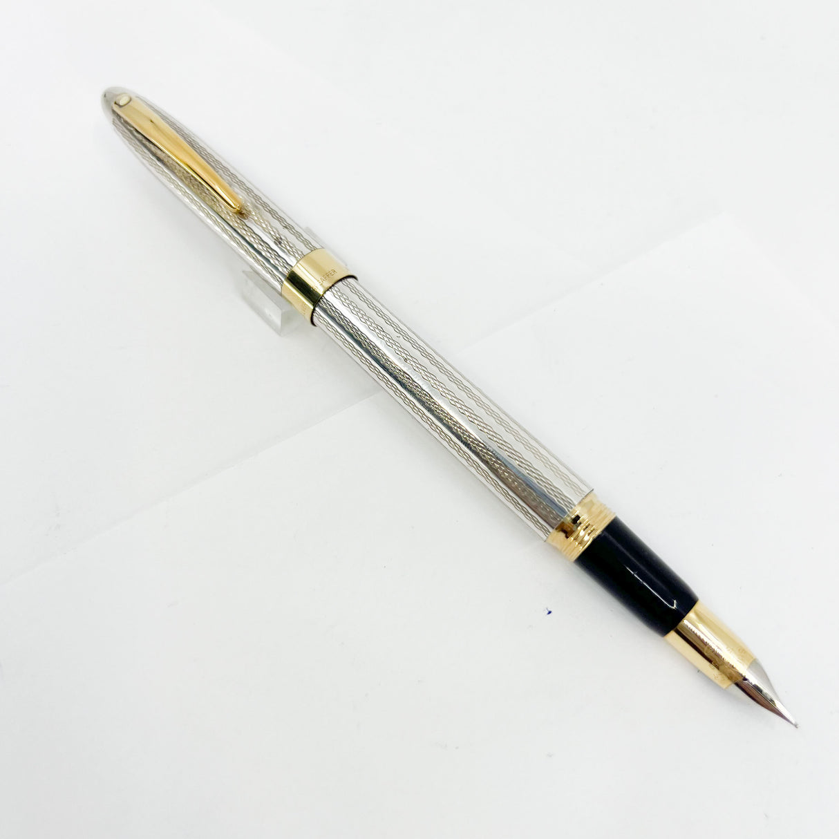 Sheaffer Sterling Silver "Top-of-the Line" Crest Fountain Pen  - Fine 18kt Gold Nib (Circa 1990s)