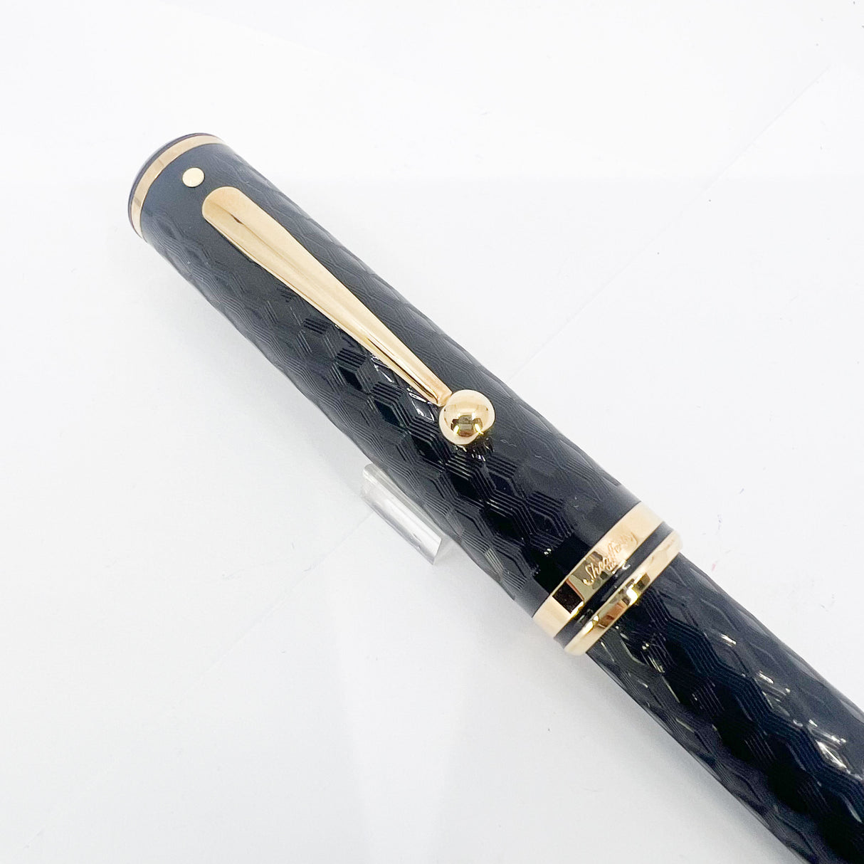 Sheaffer Connaisseur Black Chased Etched Design Fountain Pen - Medium 18kt Gold  Nib - Scarce!
