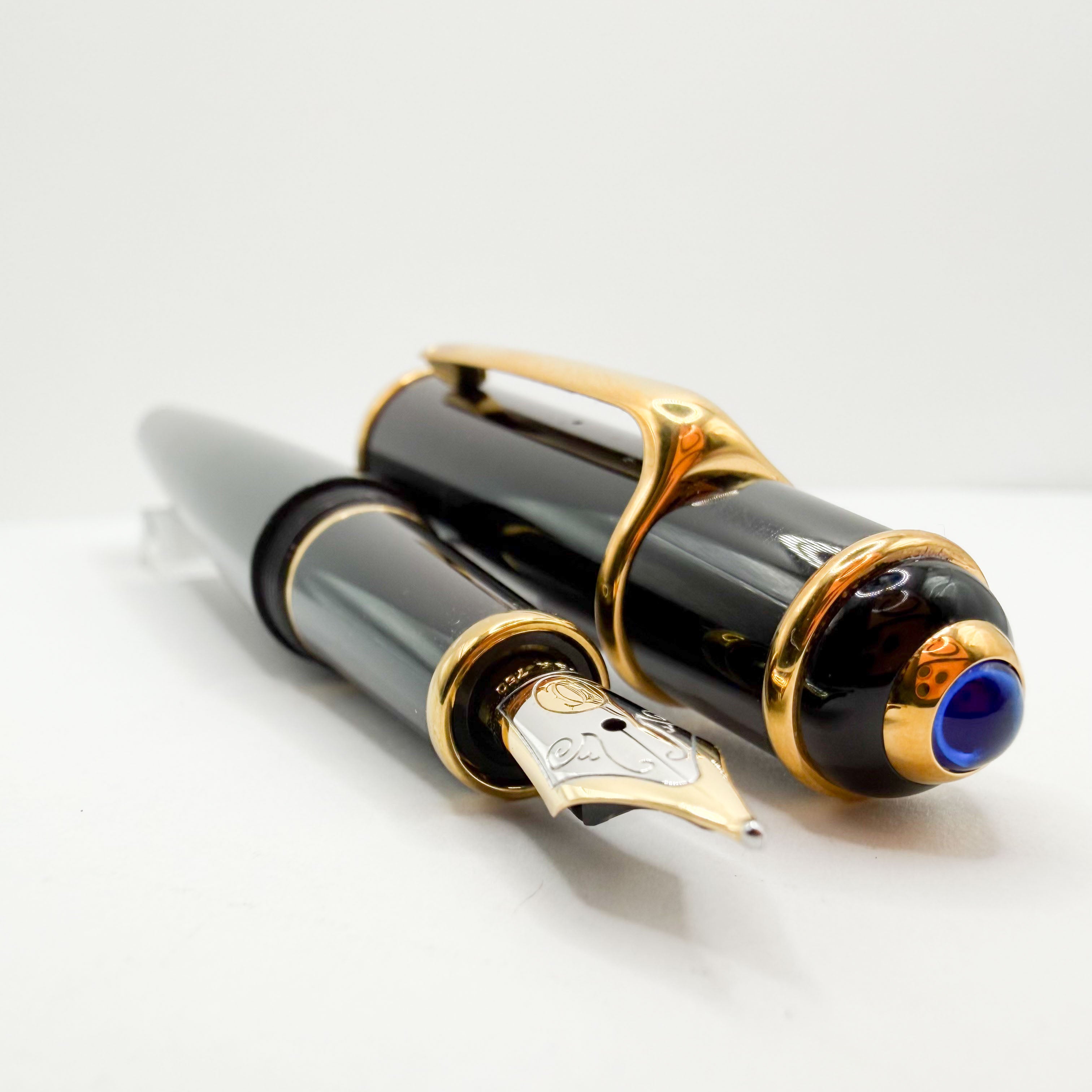 Cartier Diabolo Black Composite Fountain Pen - Medium 18kt Gold