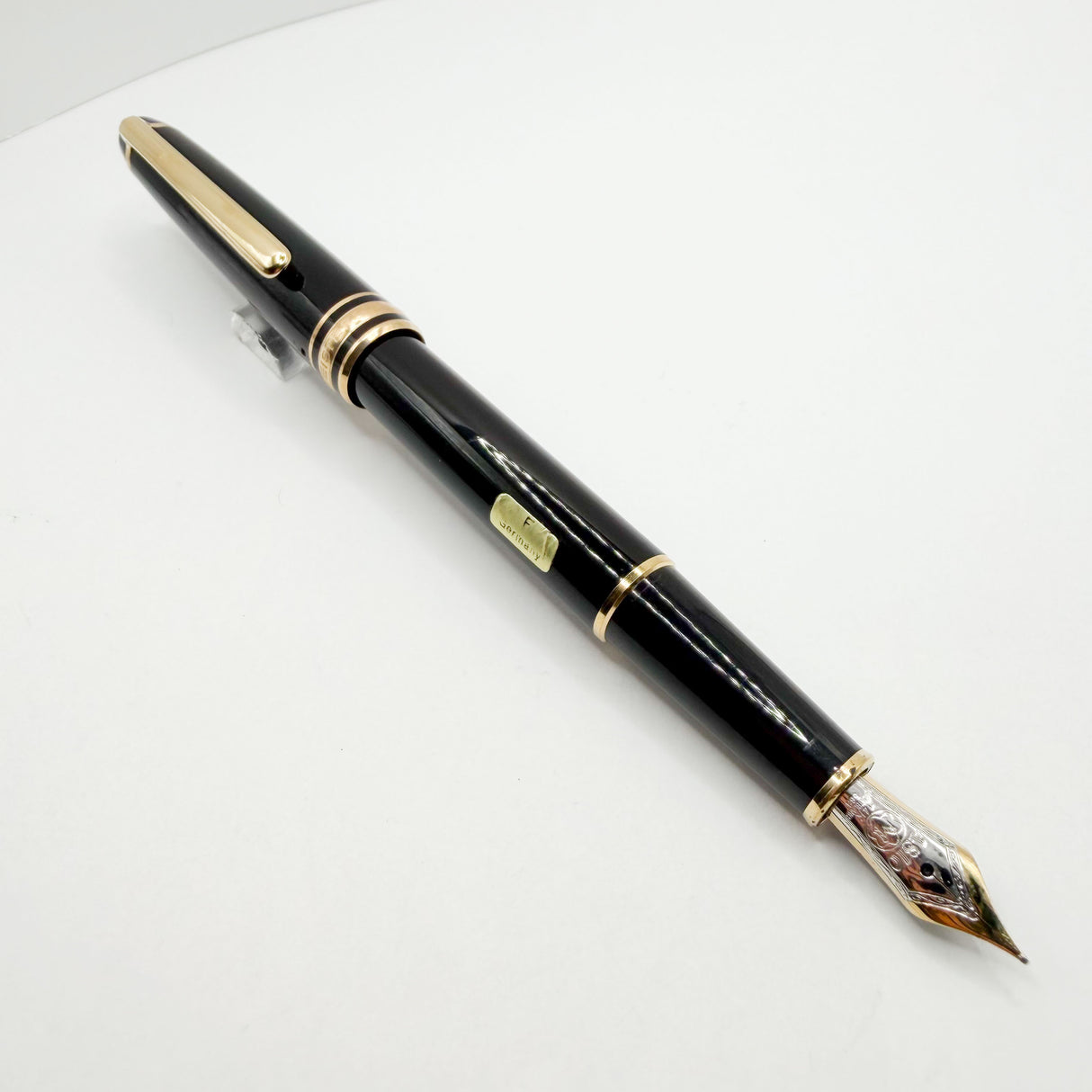 Montblanc Classique #144 Black Resin Fountain Pen  - Fine  14kt Gold Nib