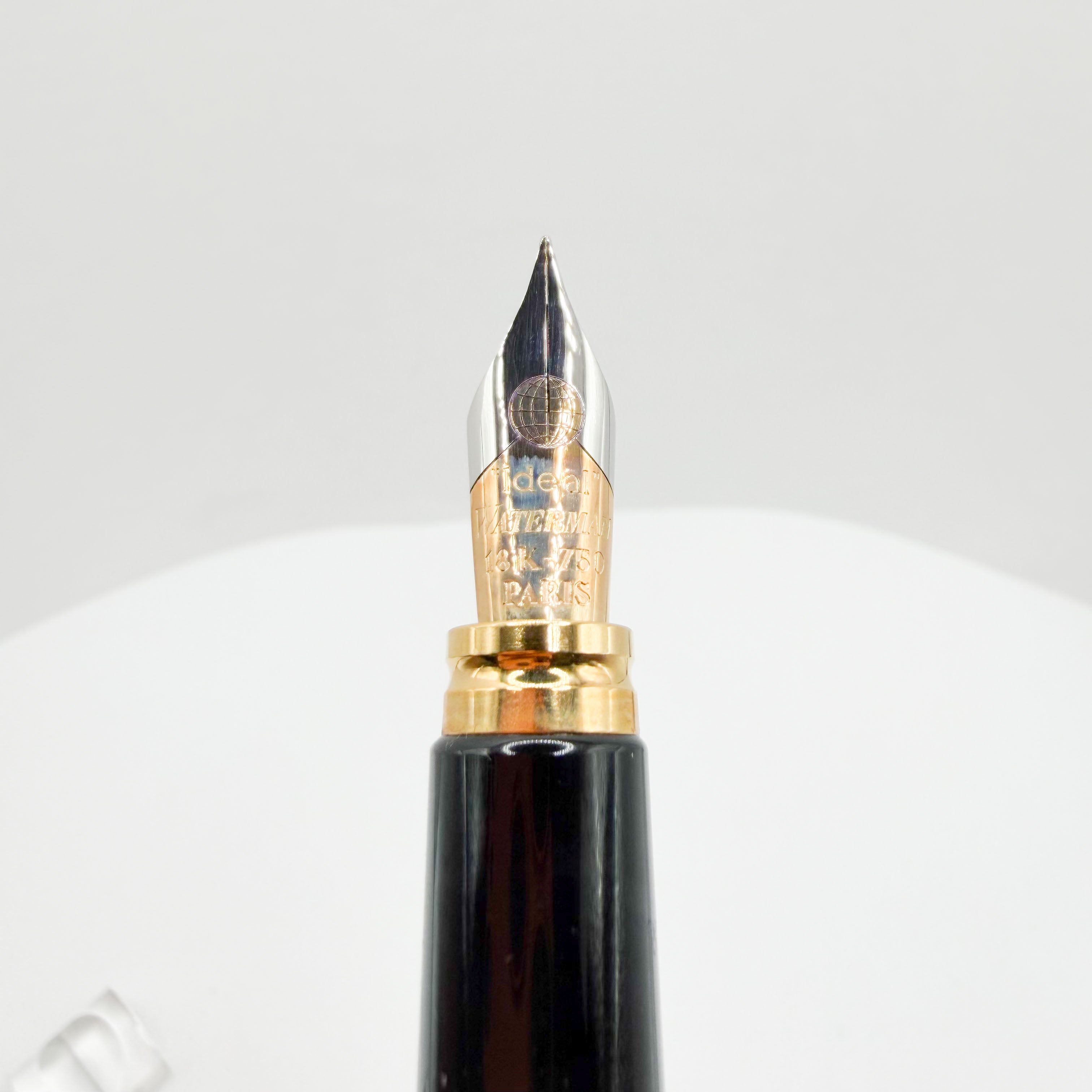 Waterman Man 100 Opera Black Chased Fountain Pen - Fine 18kt Gold