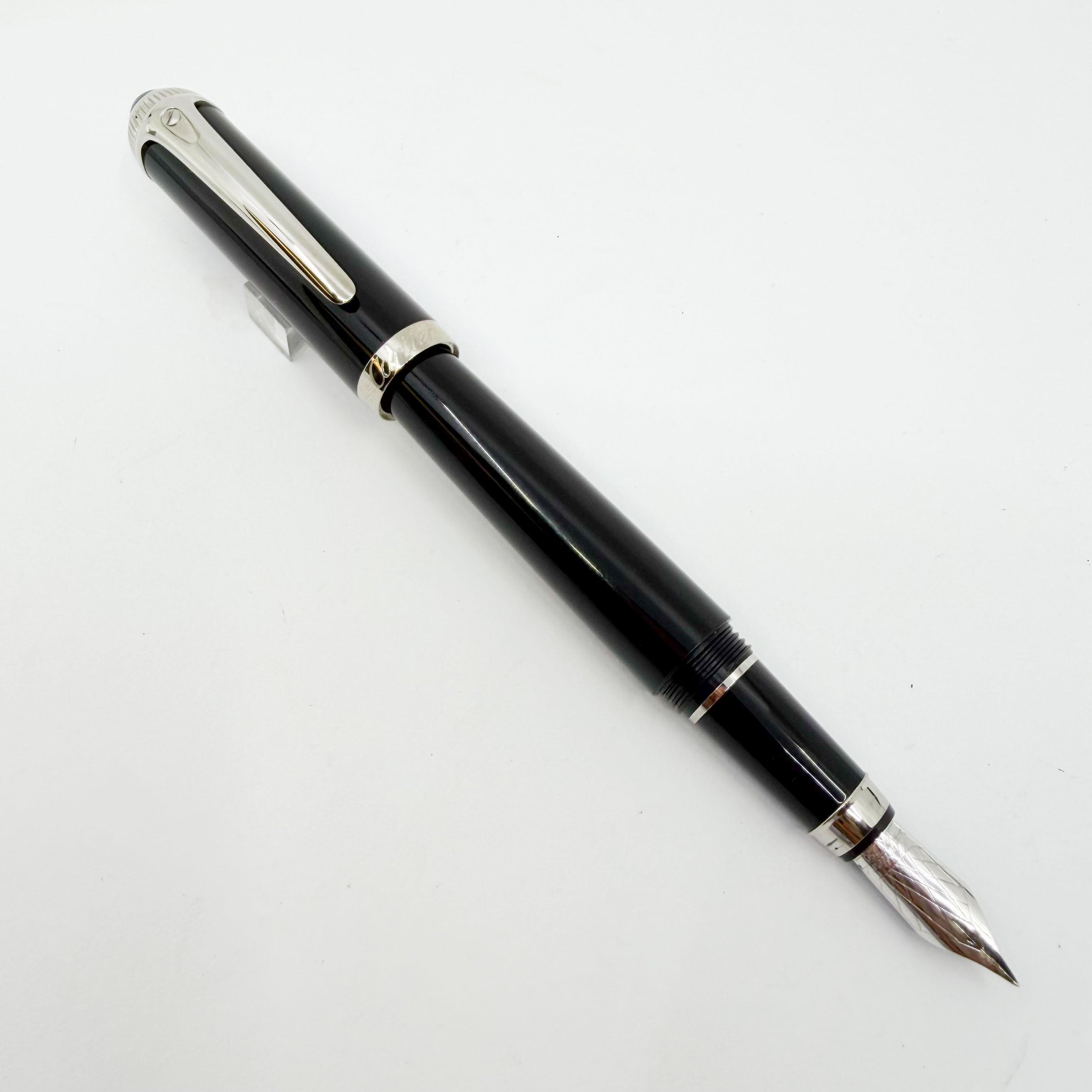 Cartier Roadster Black Composite Fountain Pen - Fine 18kt Gold Nib