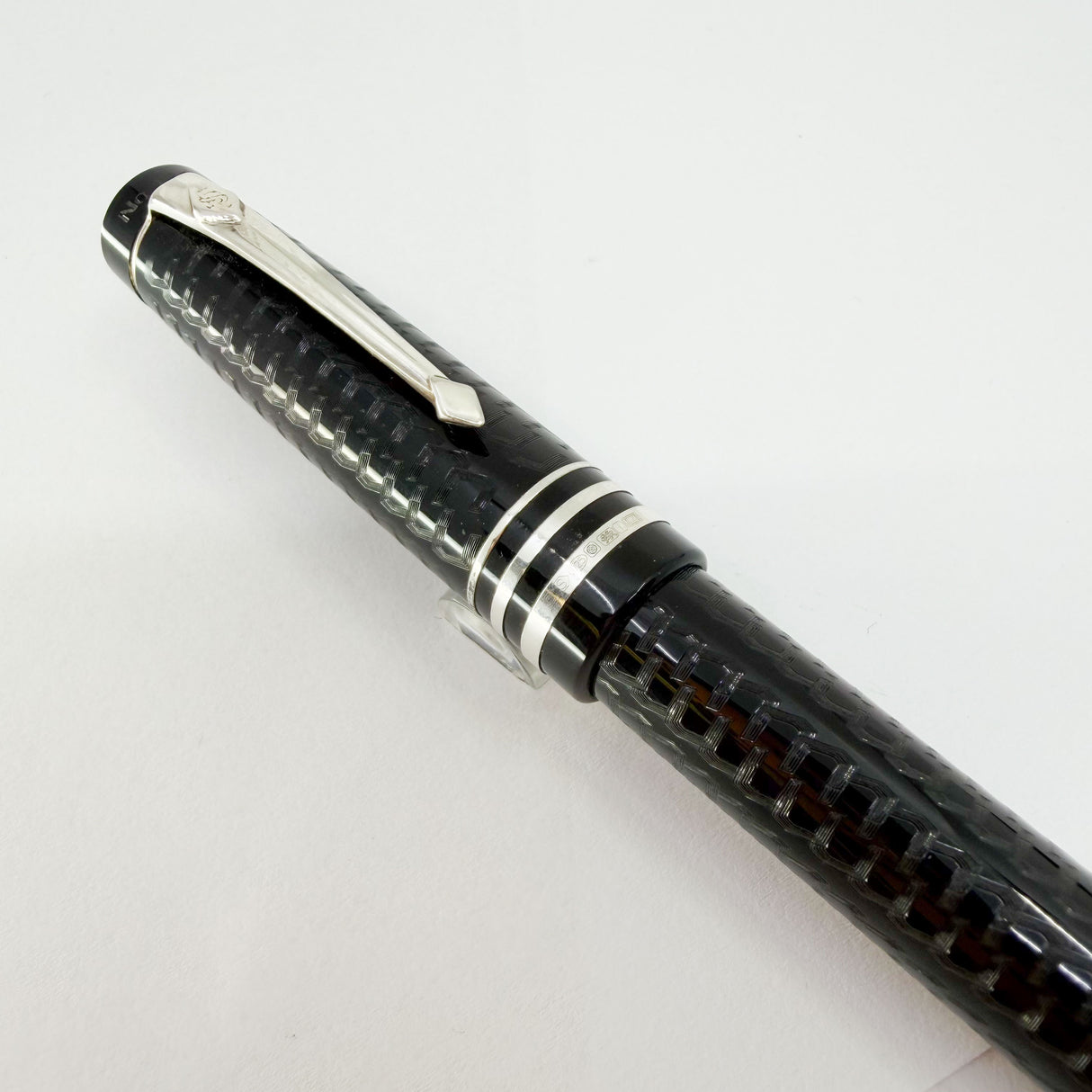 Conway Stewart Duro Heritage Etched Black Limited Edition Fountain Pen  - Fine 18kt Gold Nib
