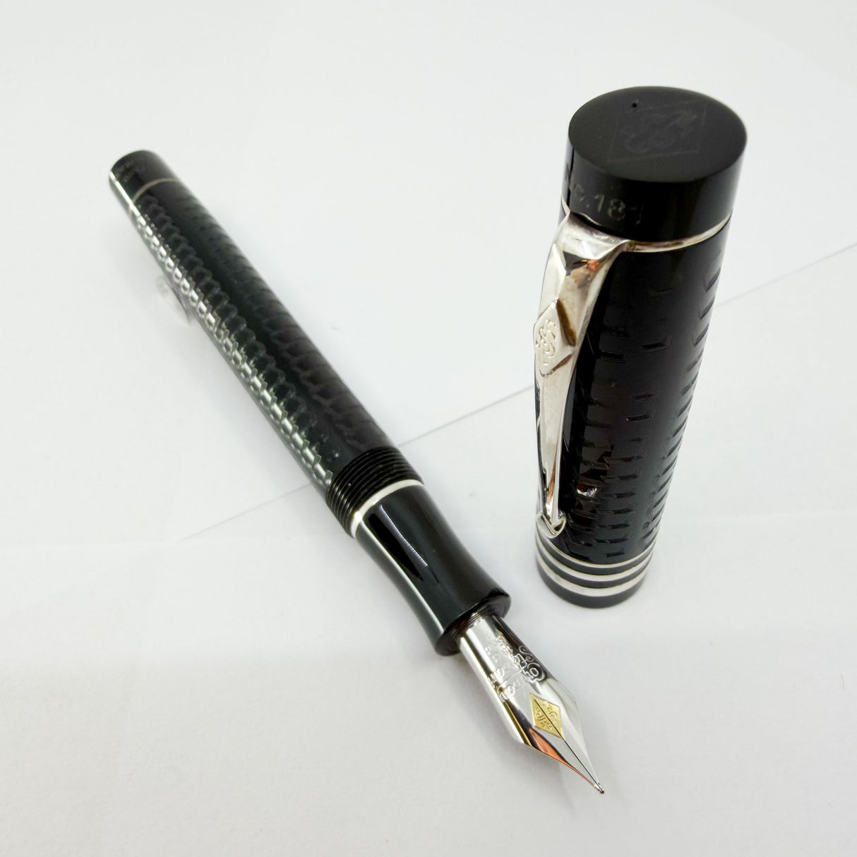 Conway Stewart Duro Heritage Etched Black Limited Edition Fountain Pen  - Fine 18kt Gold Nib
