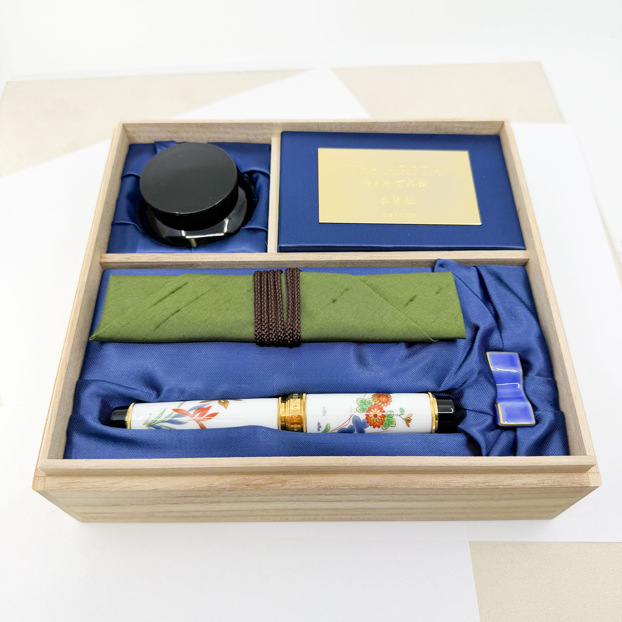 Sailor Arita Koransha Chrysanthemum Porcelain Fountain Pen - Naginata 21kt Cross Point Nib!!!