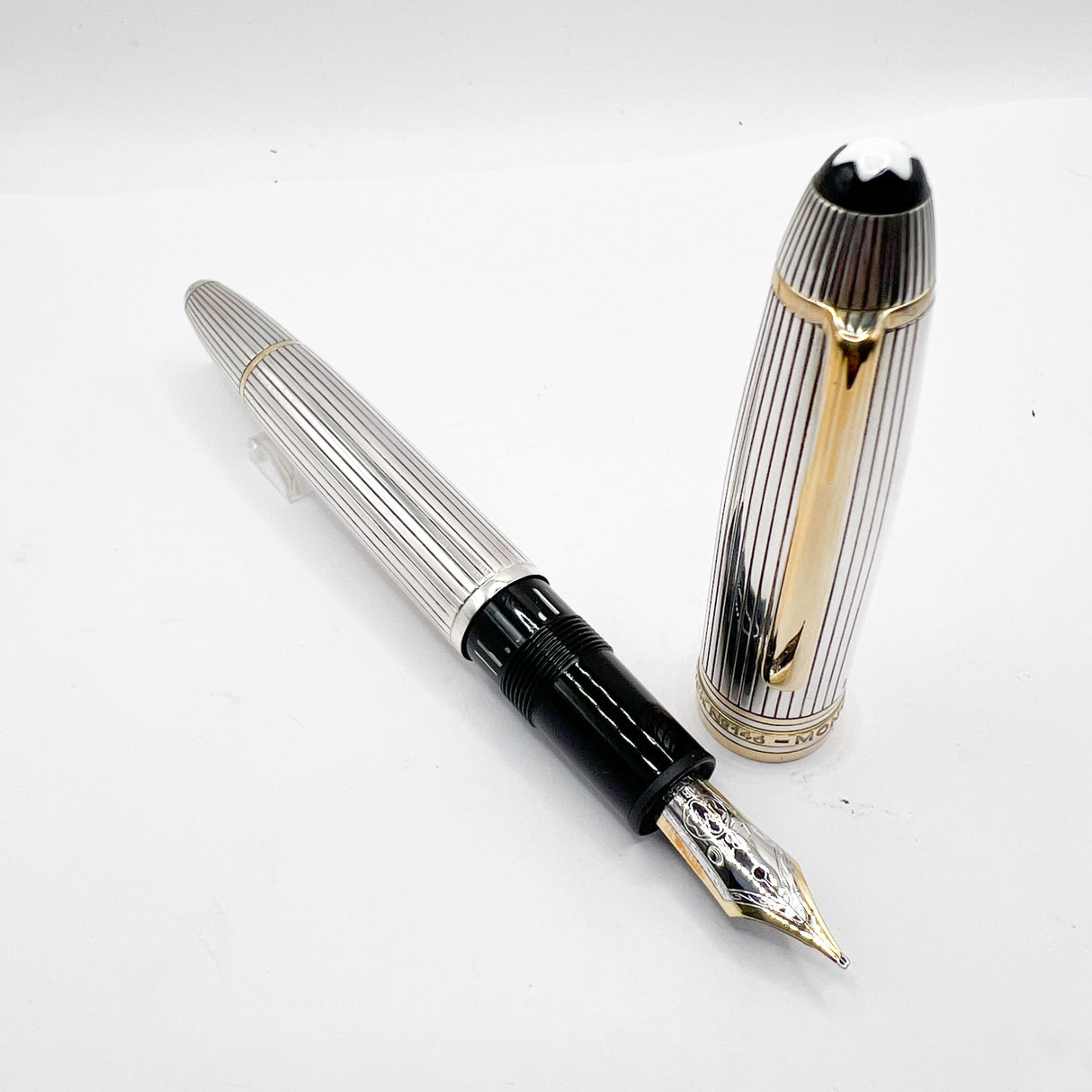 Montblanc Meisterstück Solitaire Le Grand Pinstriped Sterling Silver #146S Fountain Pen - Medium 18kt Gold Nib