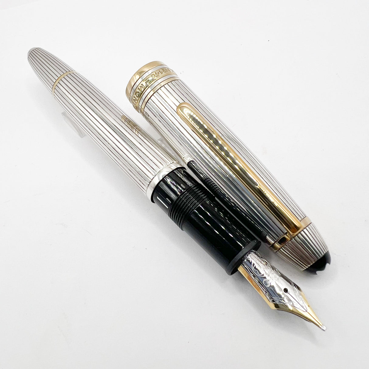Montblanc Meisterstück Solitaire Le Grand Pinstriped Sterling Silver #146S Fountain Pen - Medium 18kt Gold Nib