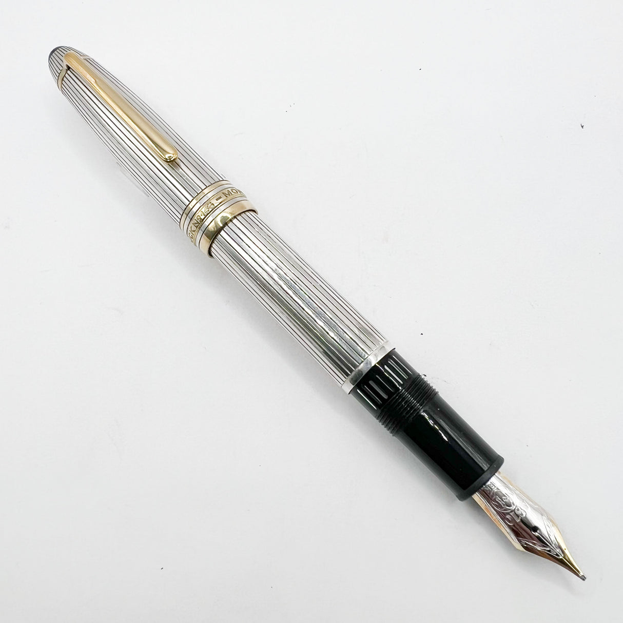 Montblanc Meisterstück Solitaire Le Grand Pinstriped Sterling Silver #146S Fountain Pen - Medium 18kt Gold Nib