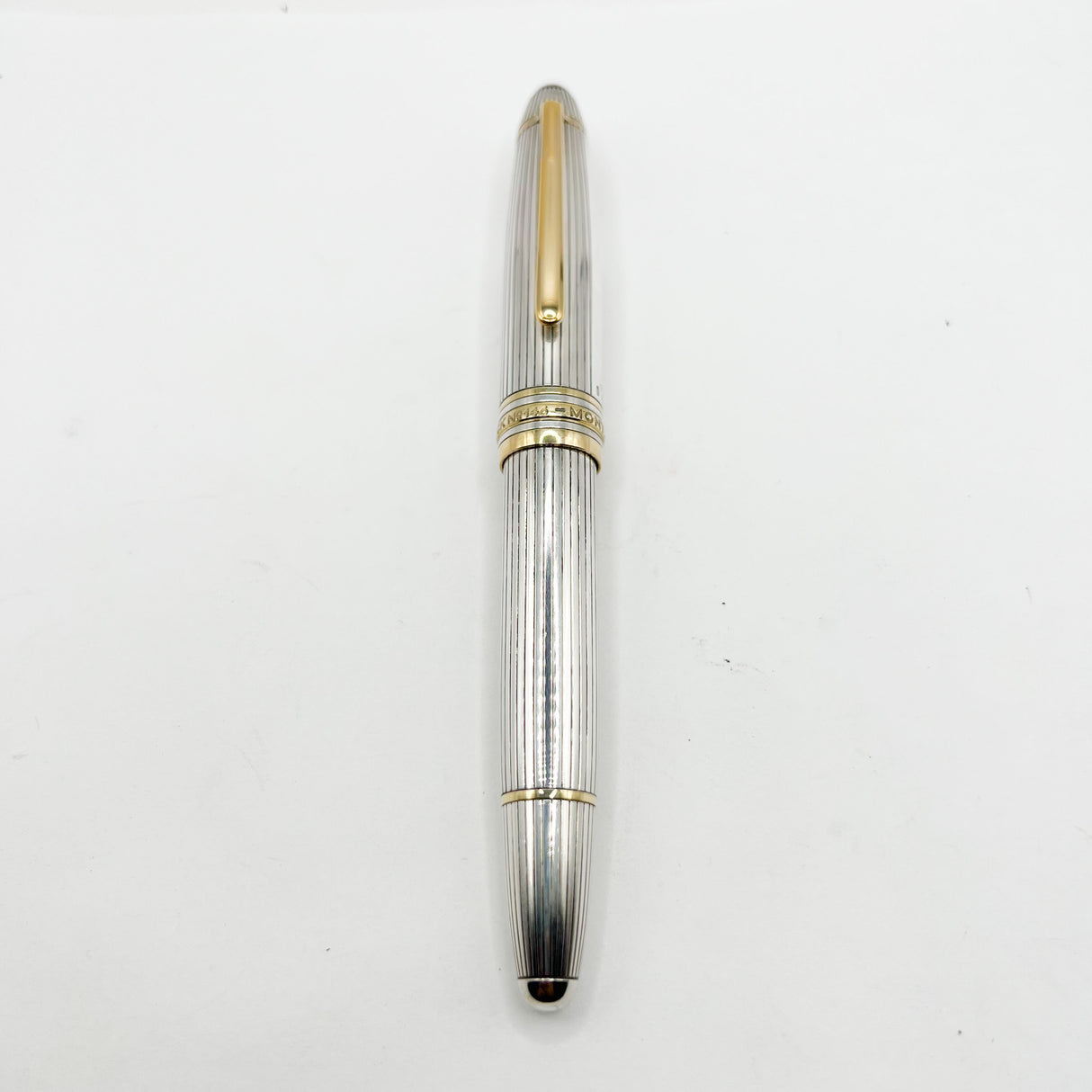 Montblanc Meisterstück Solitaire Le Grand Pinstriped Sterling Silver #146S Fountain Pen - Medium 18kt Gold Nib