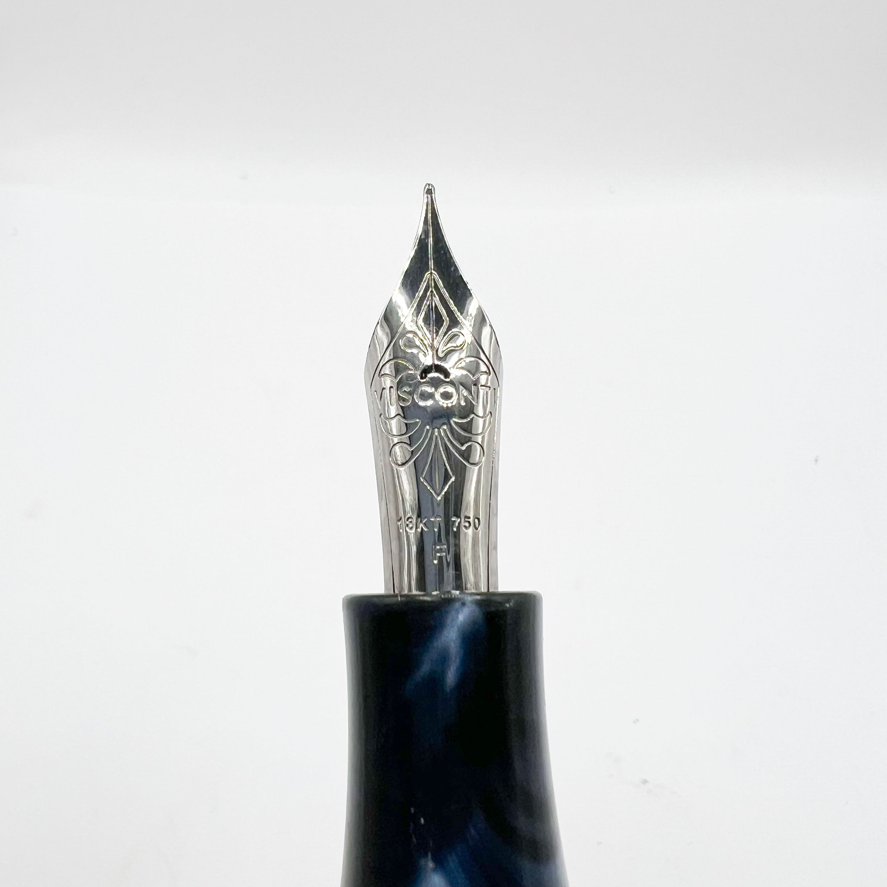 Visconti Divina Elegance Oversize Imperial Blue Fountain Pen